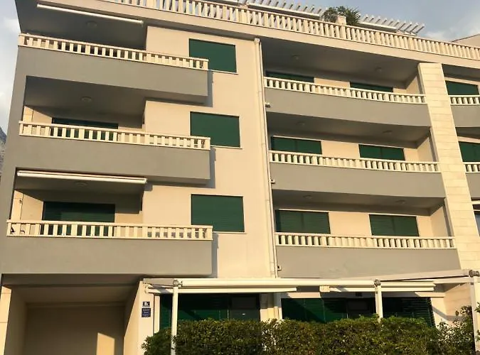 Ambasador Apartment Makarska