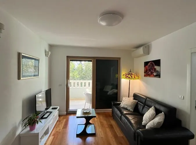 Ambasador 马卡尔斯卡