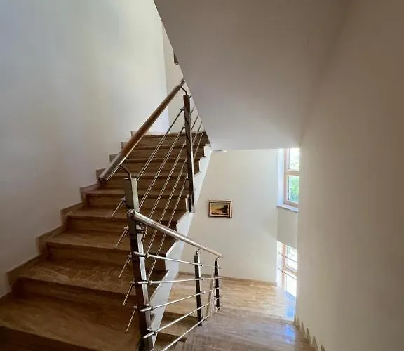 Ambasador 马卡尔斯卡